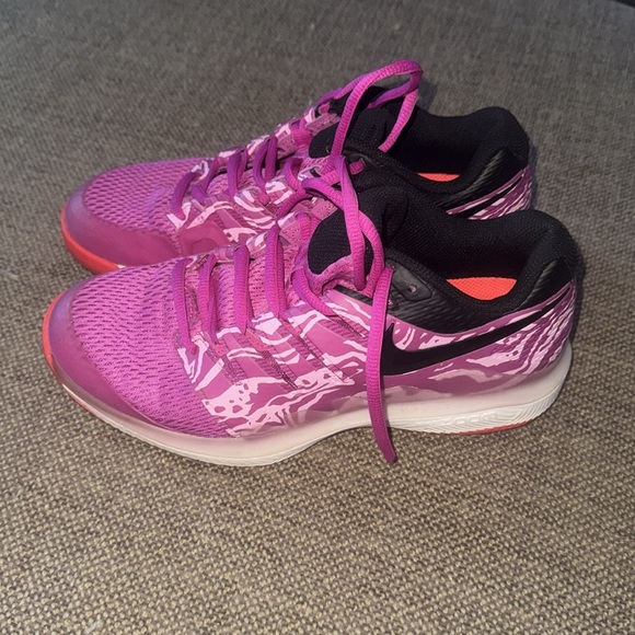 Pink & Purple size 8 Nike sneakers - Picture 2 of 9